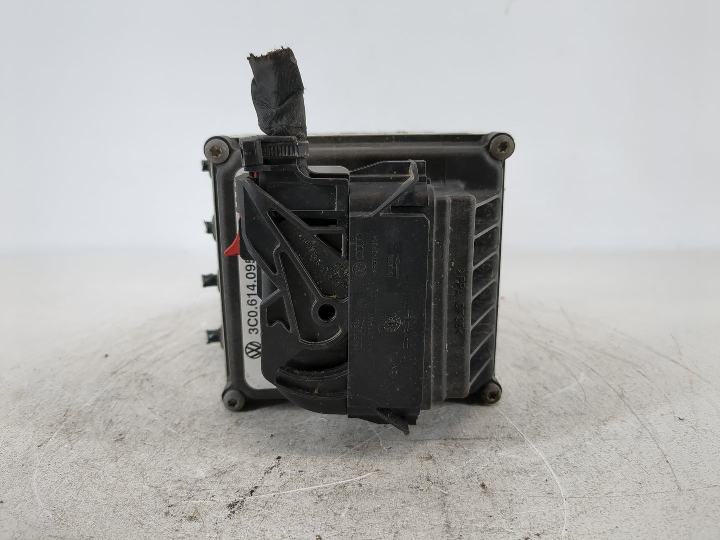 2006 Volkswagen Passat ABS Pump Control Module Replacement Fits OEM Used Auto Parts - Oemusedautoparts1.com