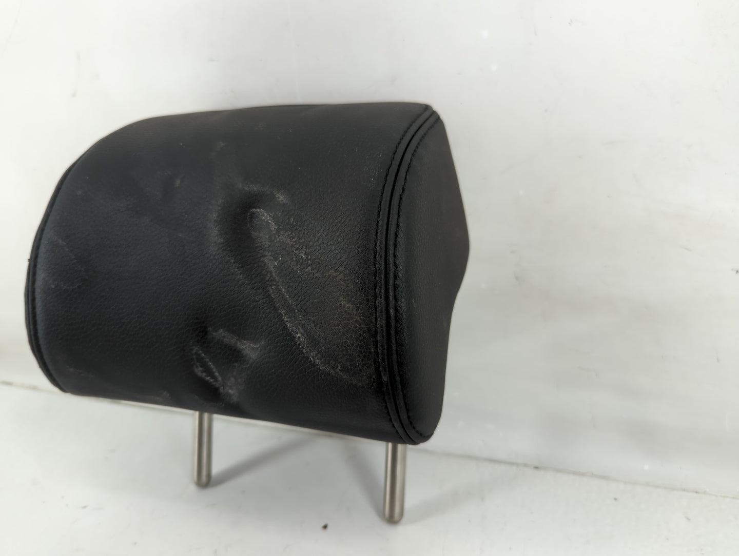 2006-2007 Volkswagen Passat Headrest Head Rest Rear Seat Fits Fits 2006 2007 OEM Used Auto Parts - Oemusedautoparts1.com