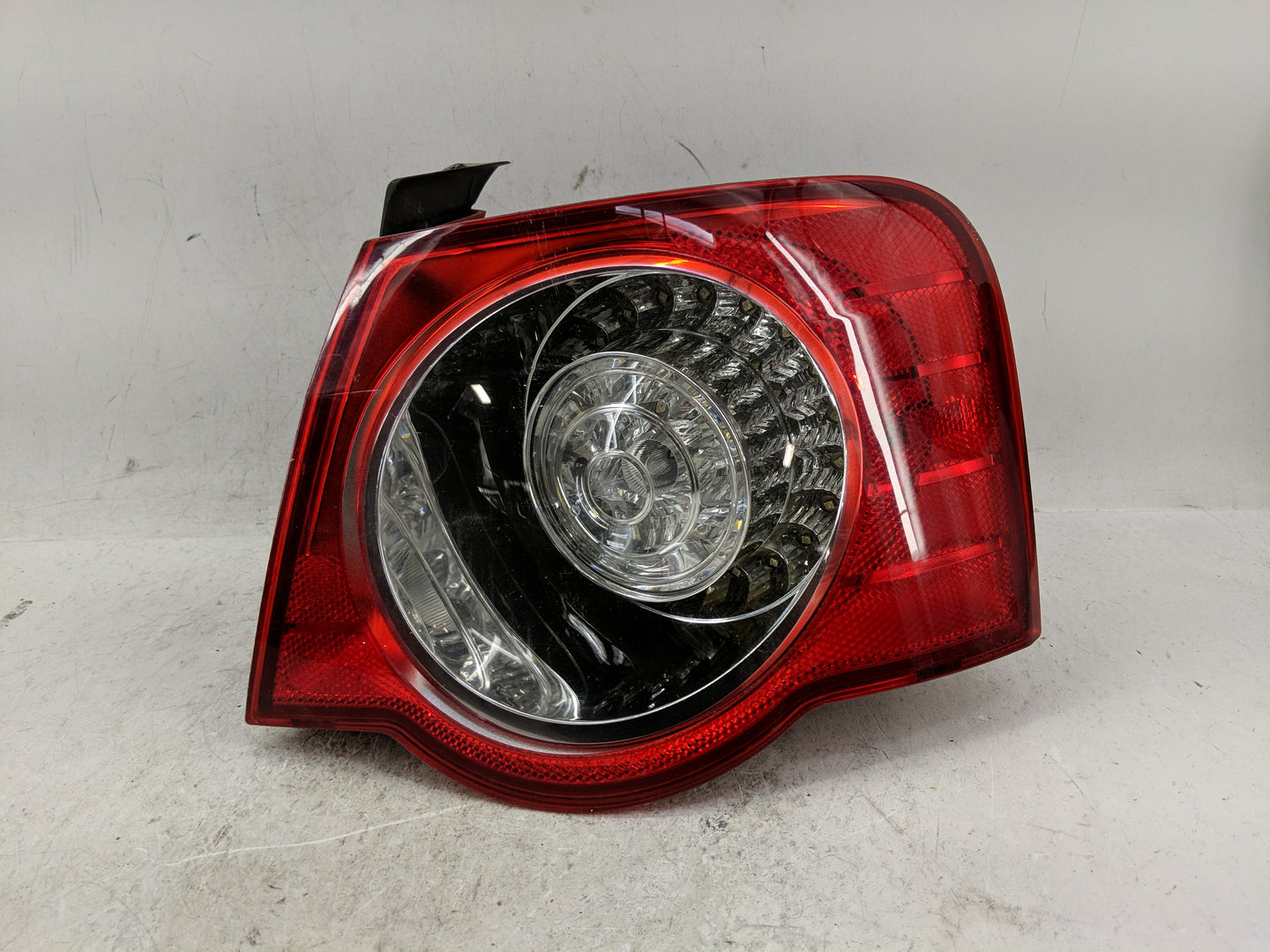 2006-2008 Volkswagen Passat Tail Light Assembly Passenger Right OEM P/N:3C9 945 096P Fits Fits 2006 2007 2008 OEM Used Auto 