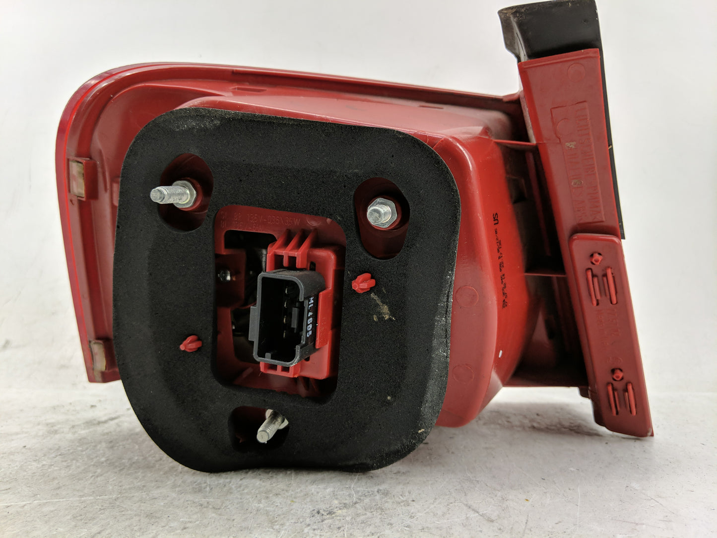 2006-2008 Volkswagen Passat Tail Light Assembly Passenger Right OEM P/N:3C9 945 096P Fits Fits 2006 2007 2008 OEM Used Auto 