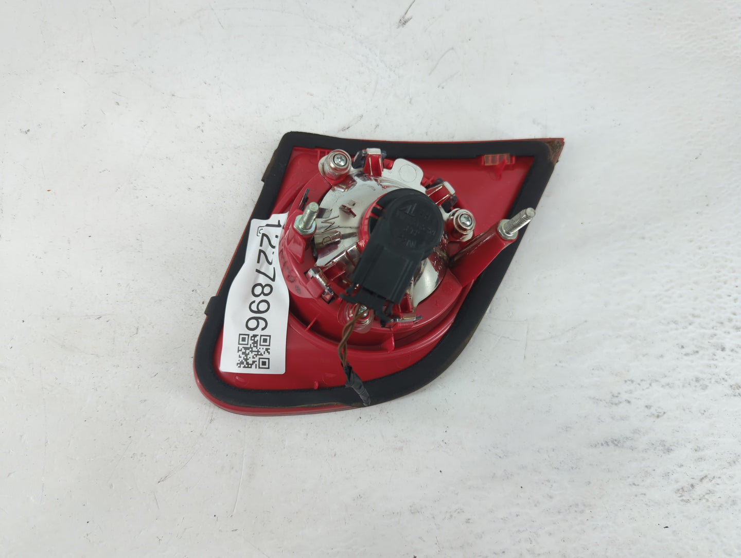 2006-2010 Volkswagen Passat Tail Light Assembly Passenger Right OEM P/N:ZSB 3C5 945 094 C Fits Fits 2006 2007 2008 2009 2010