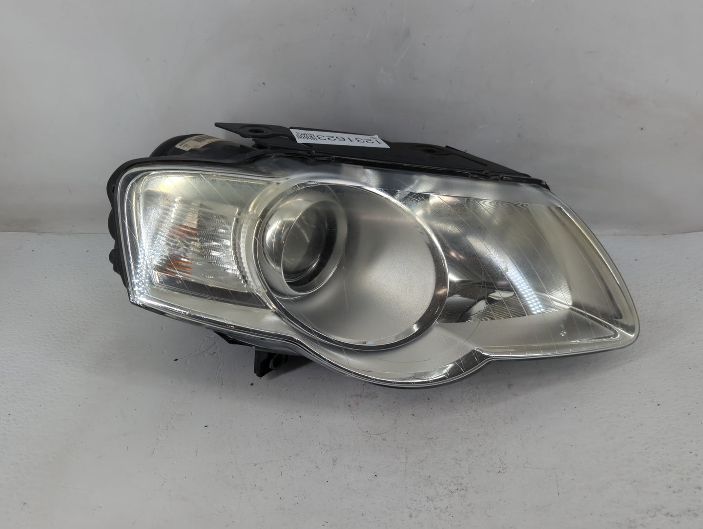 2006 Volkswagen Passat Passenger Right Oem Head Light Headlight Lamp - Oemusedautoparts1.com