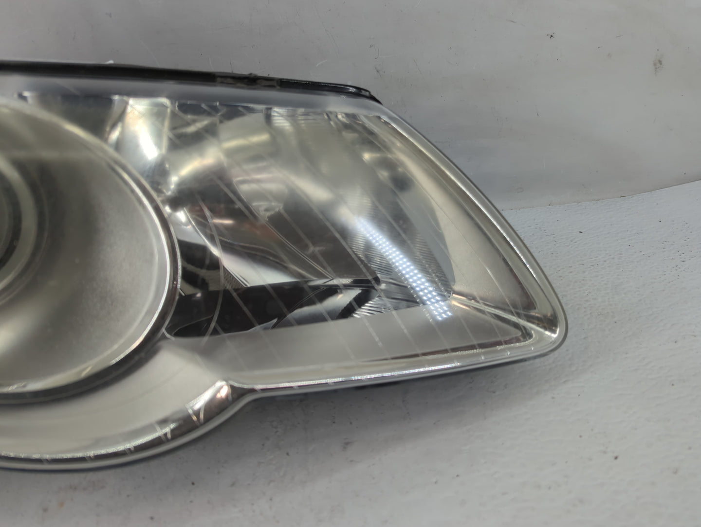 2006 Volkswagen Passat Passenger Right Oem Head Light Headlight Lamp - Oemusedautoparts1.com
