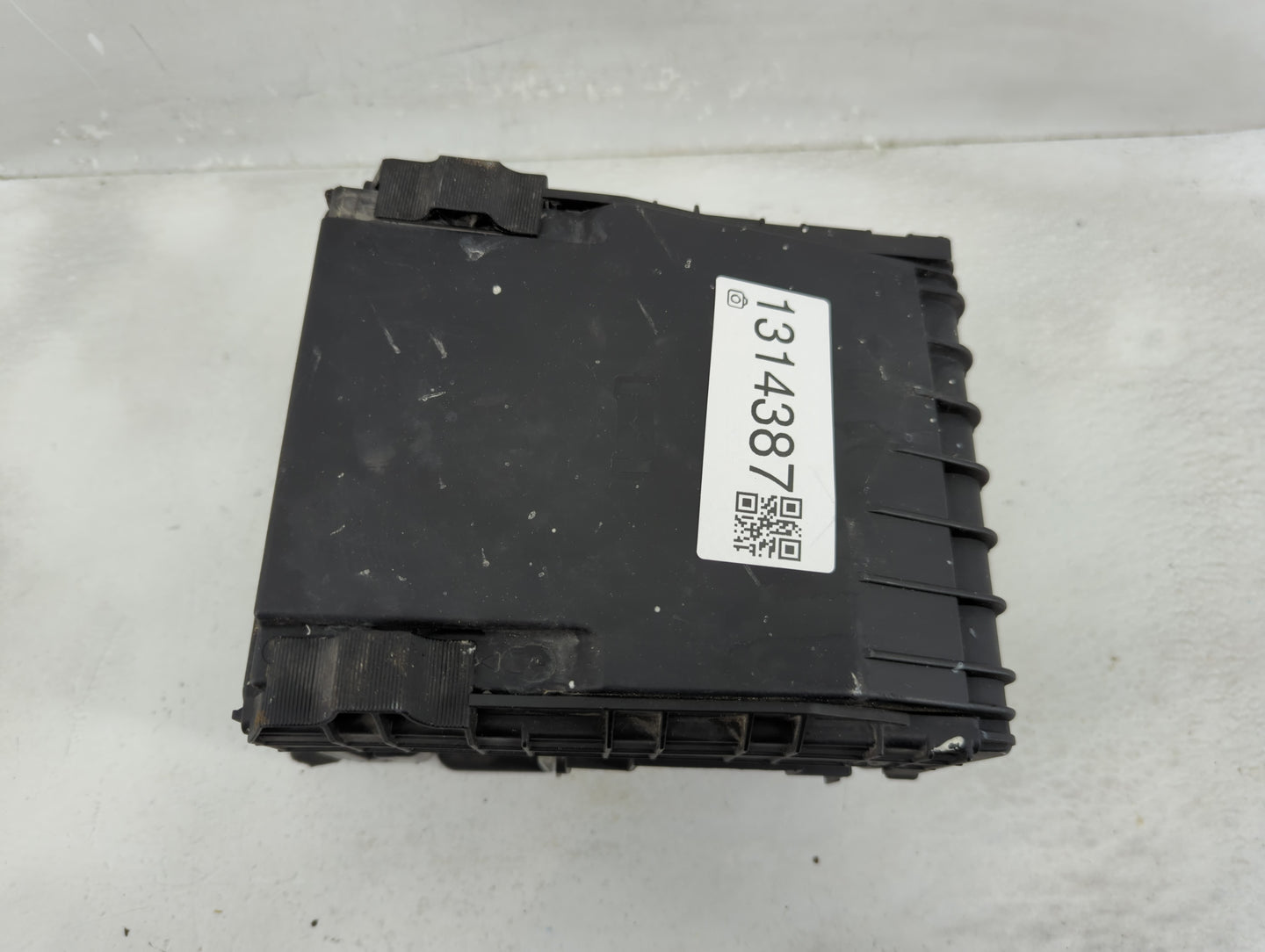 2006-2007 Volkswagen Passat Fusebox Fuse Box Panel Relay Module P/N:0-1718006-1 1K0 937 132, 0-1418987-1 Fits Fits 2005 2006