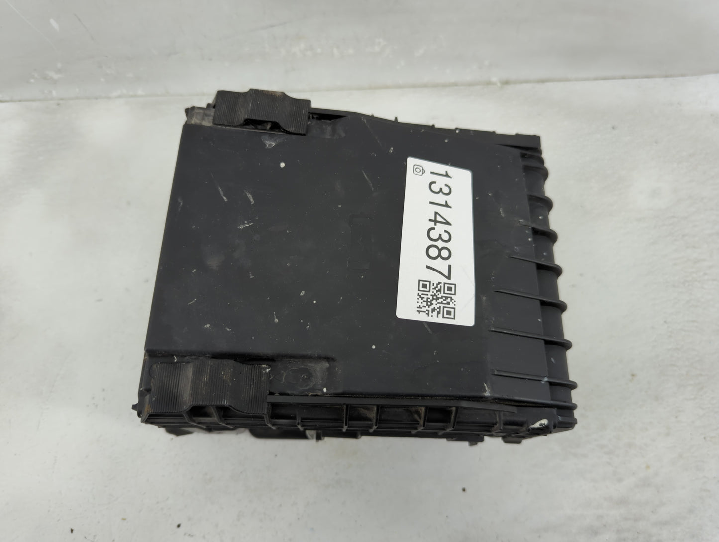 2006-2007 Volkswagen Passat Fusebox Fuse Box Panel Relay Module P/N:0-1718006-1 1K0 937 132, 0-1418987-1 Fits Fits 2005 2006
