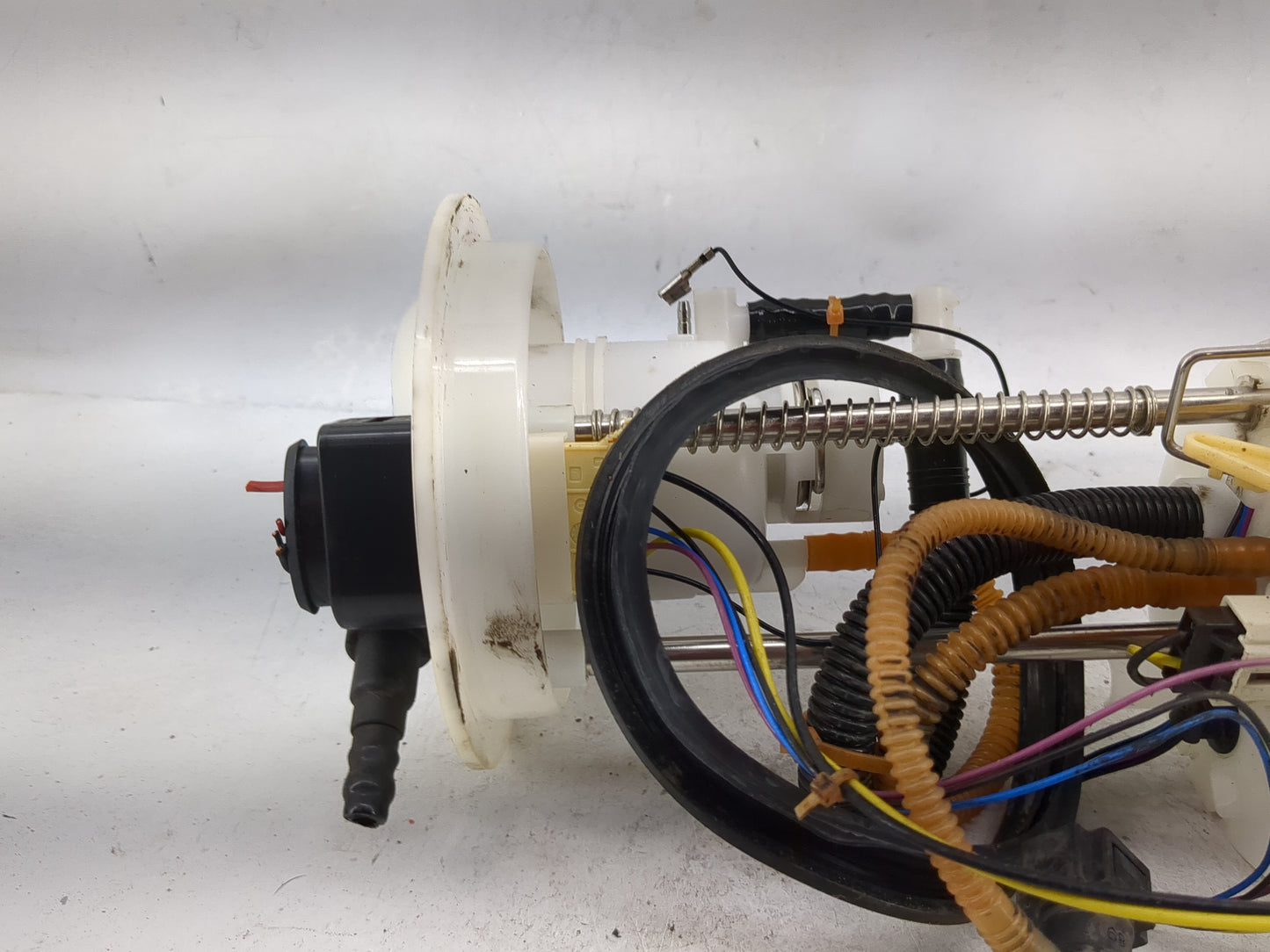 2006-2007 Volkswagen Passat Electrical Gas Fuel Pump Assembly - Oemusedautoparts1.com