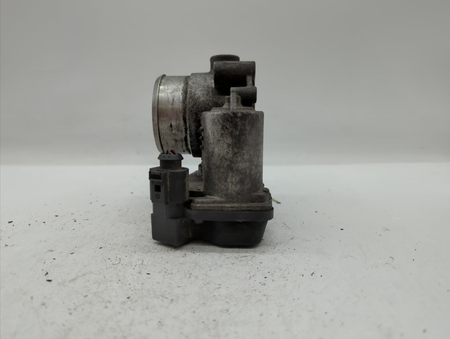 2006-2010 Volkswagen Passat Throttle Body P/N:06F 133 062 G 06F 133 062 Q Fits OEM Used Auto Parts - Oemusedautoparts1.com