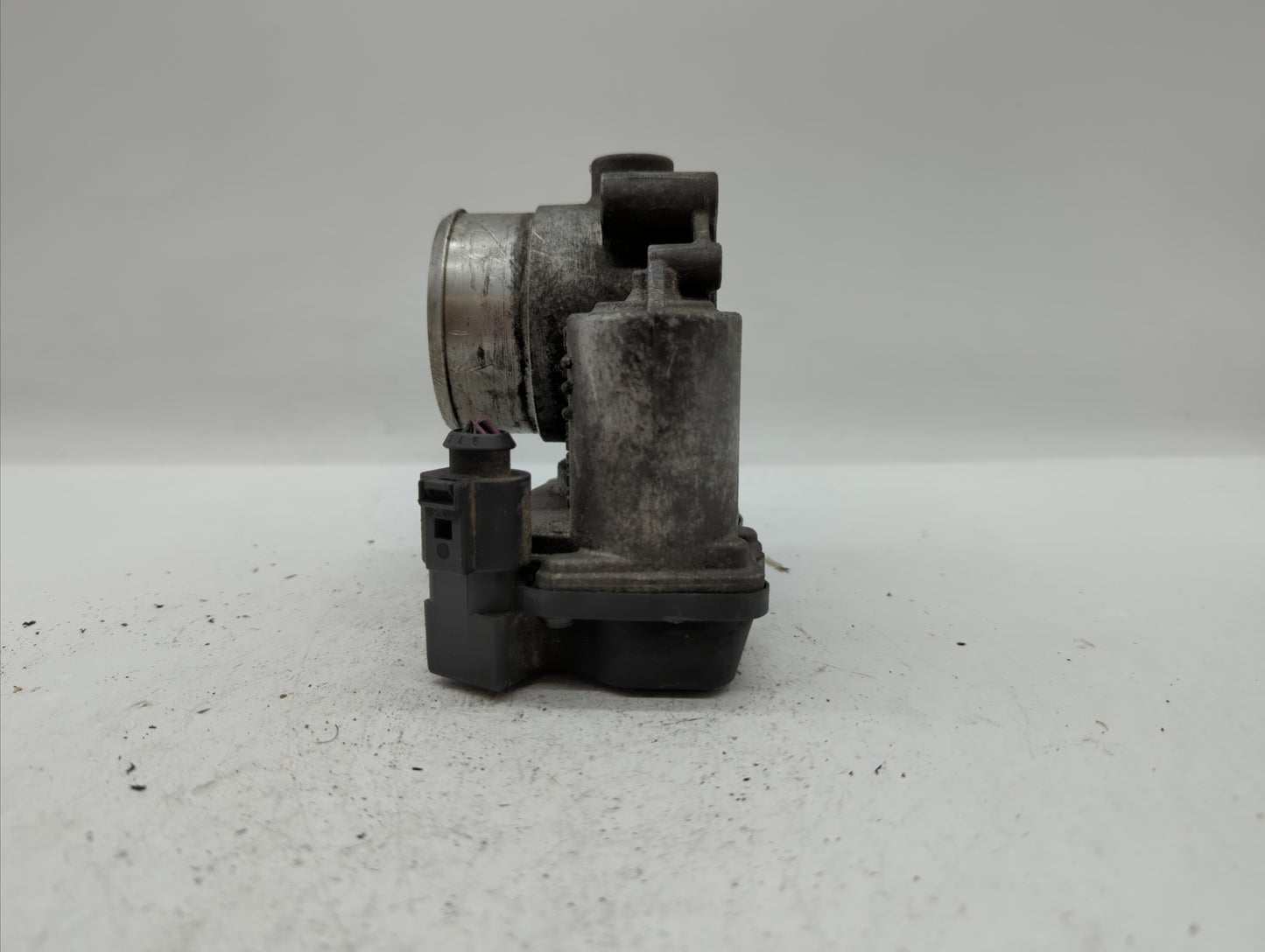 2006-2010 Volkswagen Passat Throttle Body P/N:06F 133 062 G 06F 133 062 Q Fits OEM Used Auto Parts - Oemusedautoparts1.com