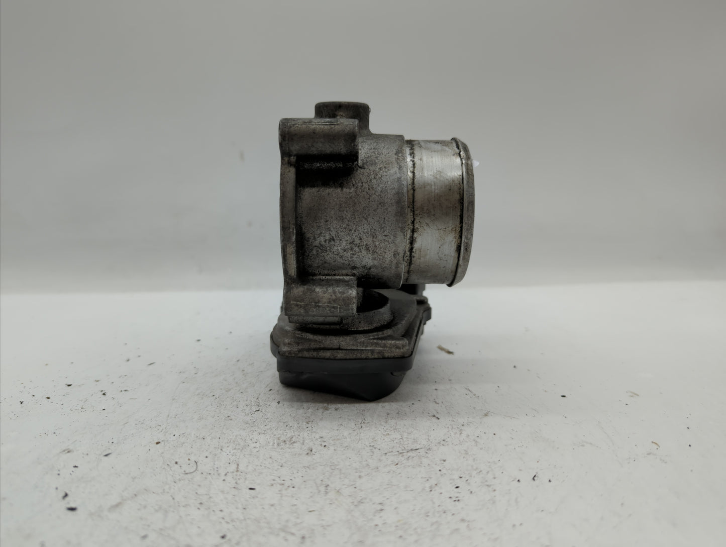 2006-2010 Volkswagen Passat Throttle Body P/N:06F 133 062 G 06F 133 062 Q Fits OEM Used Auto Parts - Oemusedautoparts1.com