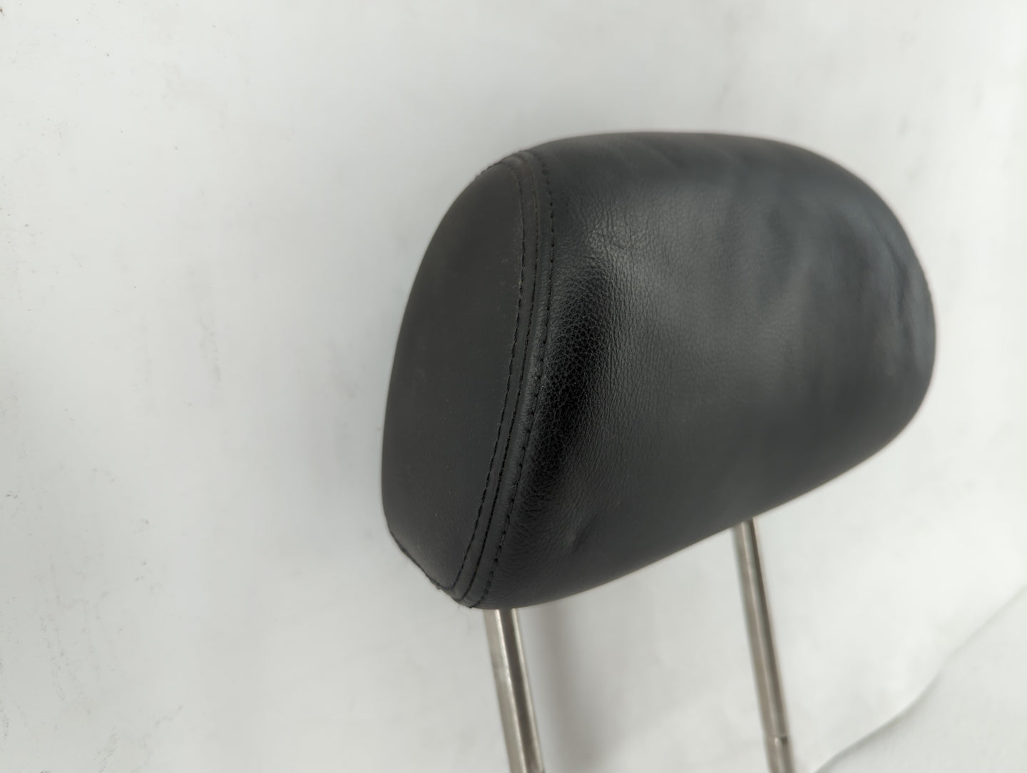 2006-2007 Volkswagen Passat Headrest Head Rest Front Driver Passenger Seat Fits Fits 2006 2007 OEM Used Auto Parts - Oemused