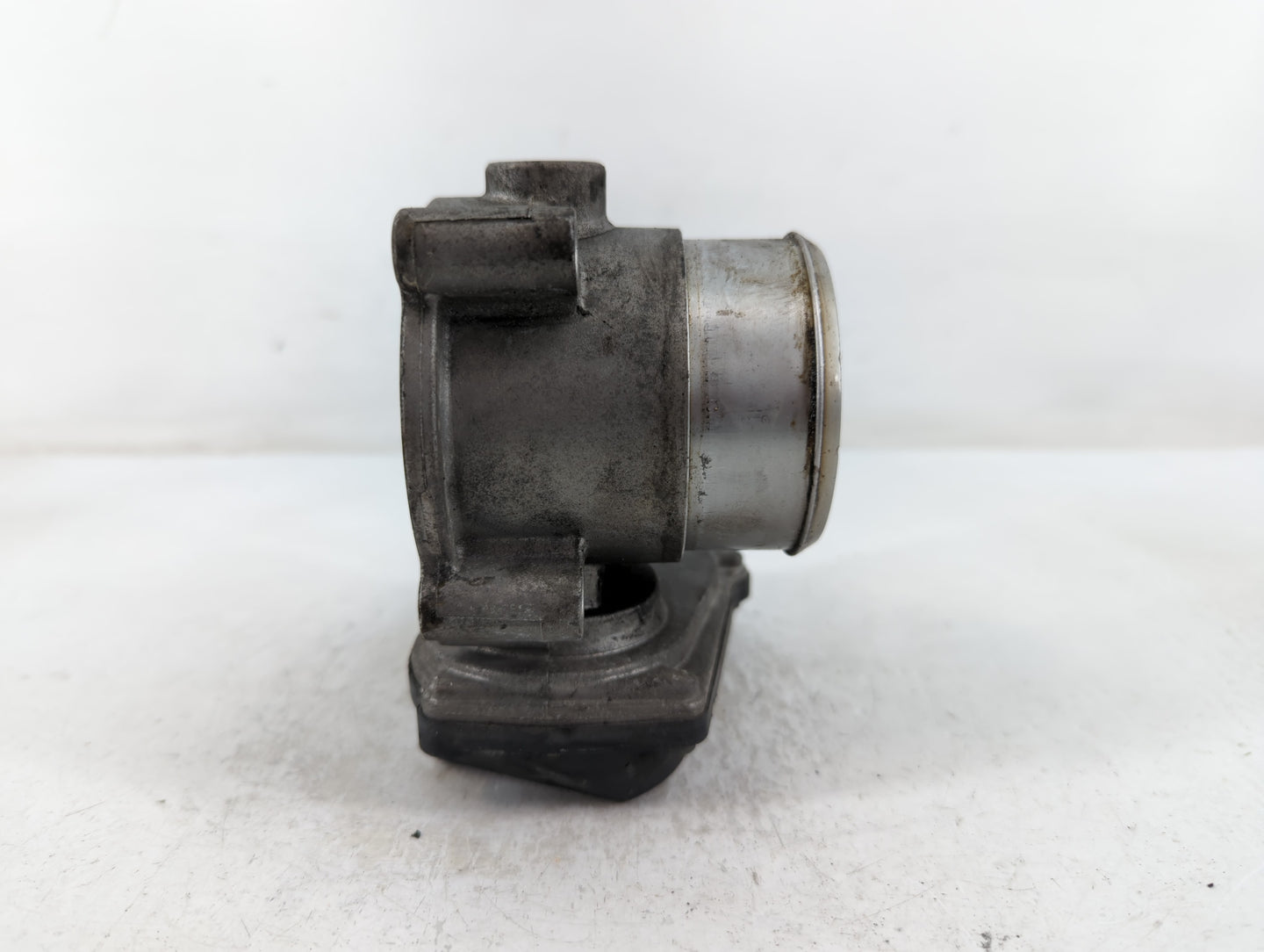 2006-2010 Volkswagen Passat Throttle Body P/N:29 003 14 121 A2C53044094 Fits OEM Used Auto Parts - Oemusedautoparts1.com