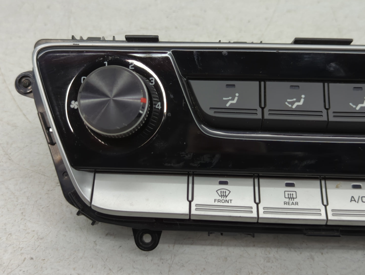 2006-2007 Volkswagen Passat Climate Control Module Temperature AC/Heater Replacement P/N:97250-C2AA0ZL5 Fits Fits 2006 2007 