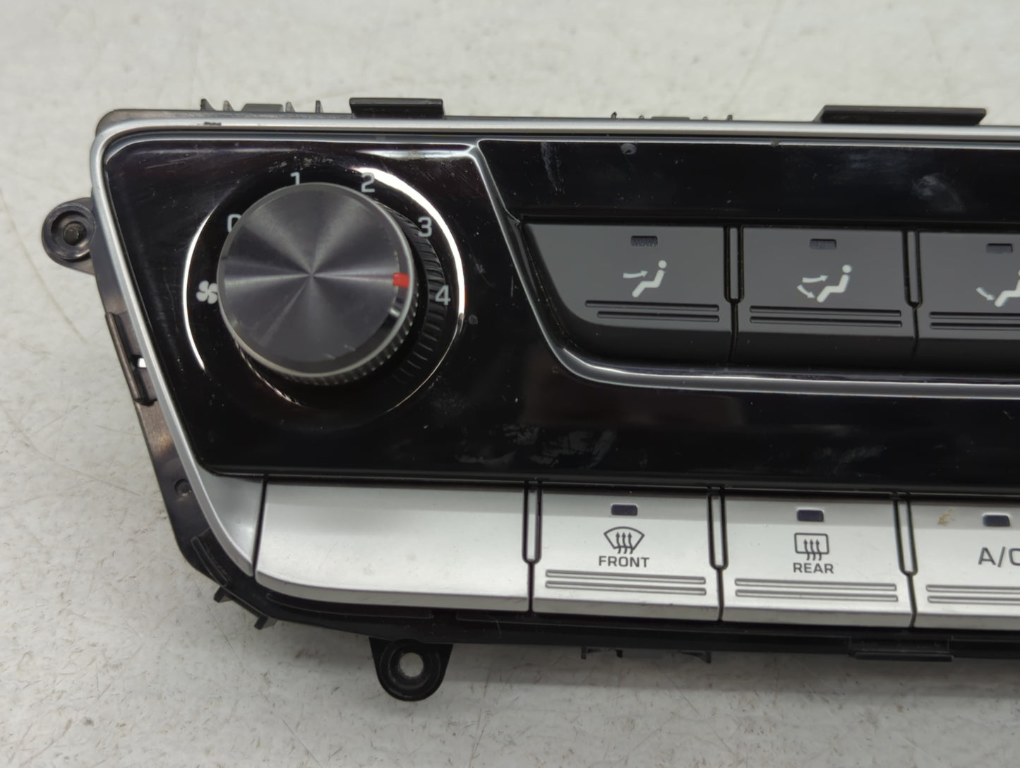 2006-2007 Volkswagen Passat Climate Control Module Temperature AC/Heater Replacement P/N:97250-C2AA0ZL5 Fits Fits 2006 2007 