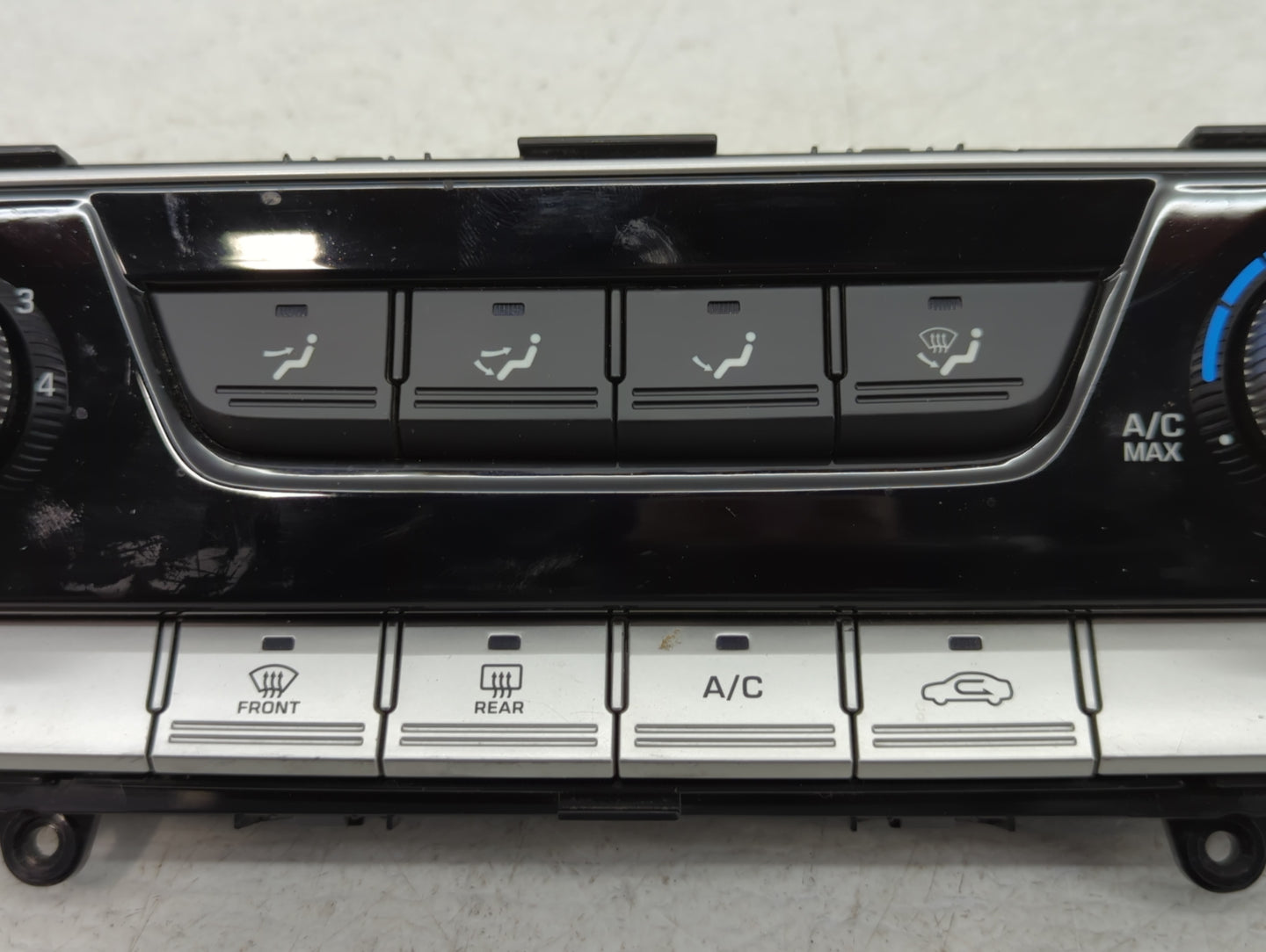 2006-2007 Volkswagen Passat Climate Control Module Temperature AC/Heater Replacement P/N:97250-C2AA0ZL5 Fits Fits 2006 2007 
