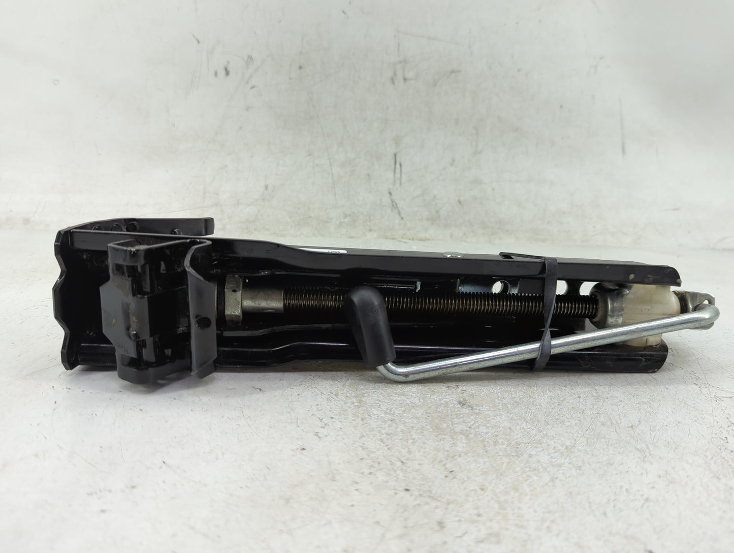 2006 Volkswagen Passat Cc Spare Scissor Car Jack - Oemusedautoparts1.com