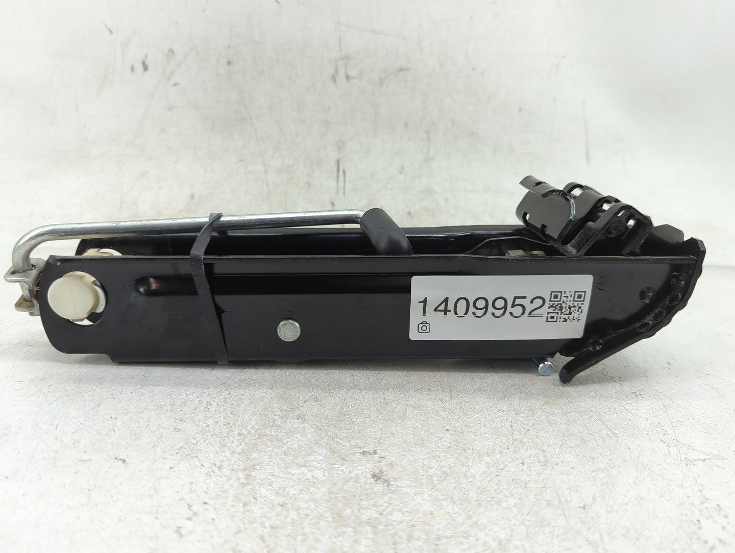 2006 Volkswagen Passat Cc Spare Scissor Car Jack - Oemusedautoparts1.com