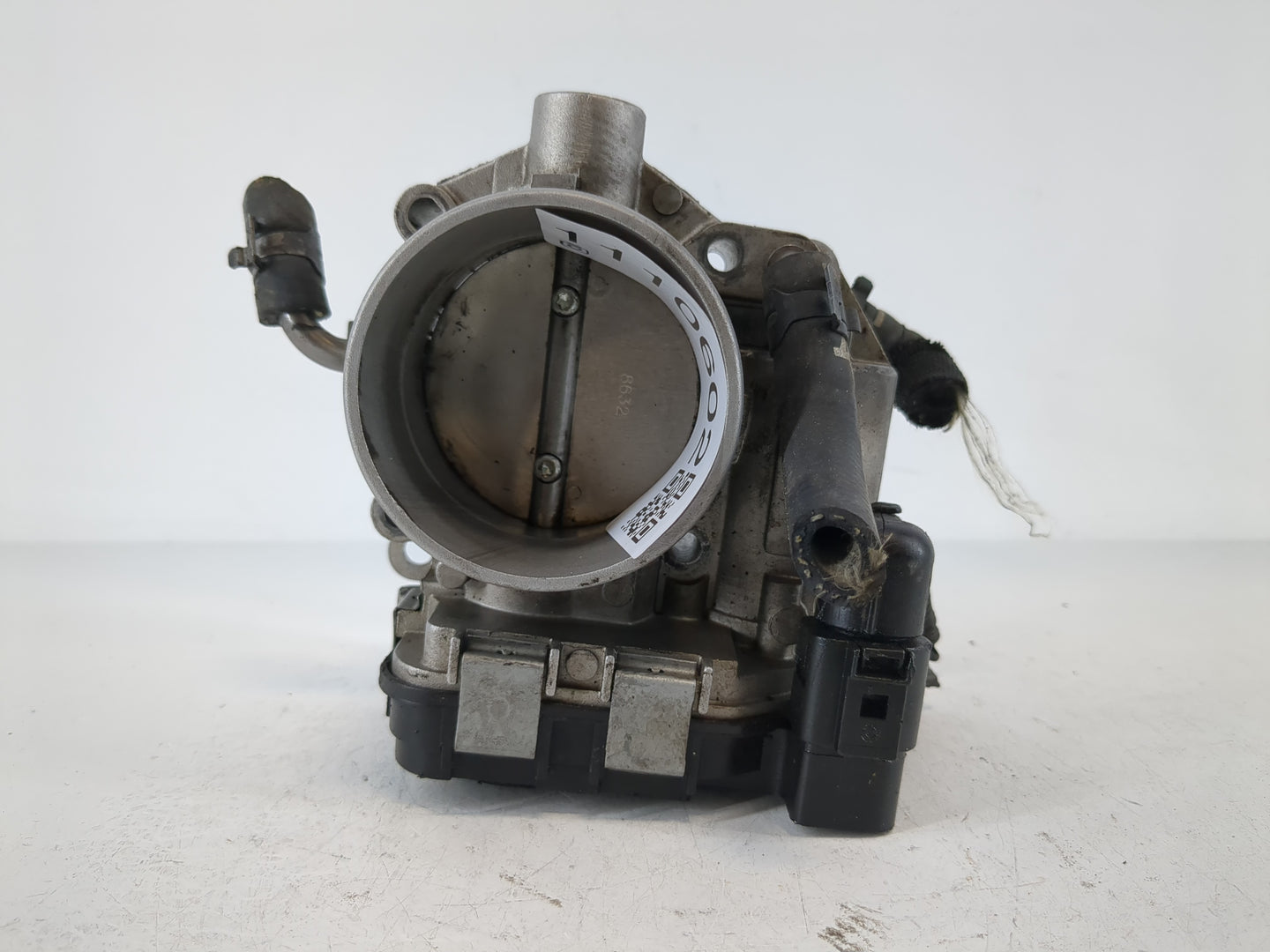 2006 Volkswagen Rabbit Throttle Body P/N:07K 133 062 B Fits Fits 2005 OEM Used Auto Parts - Oemusedautoparts1.com