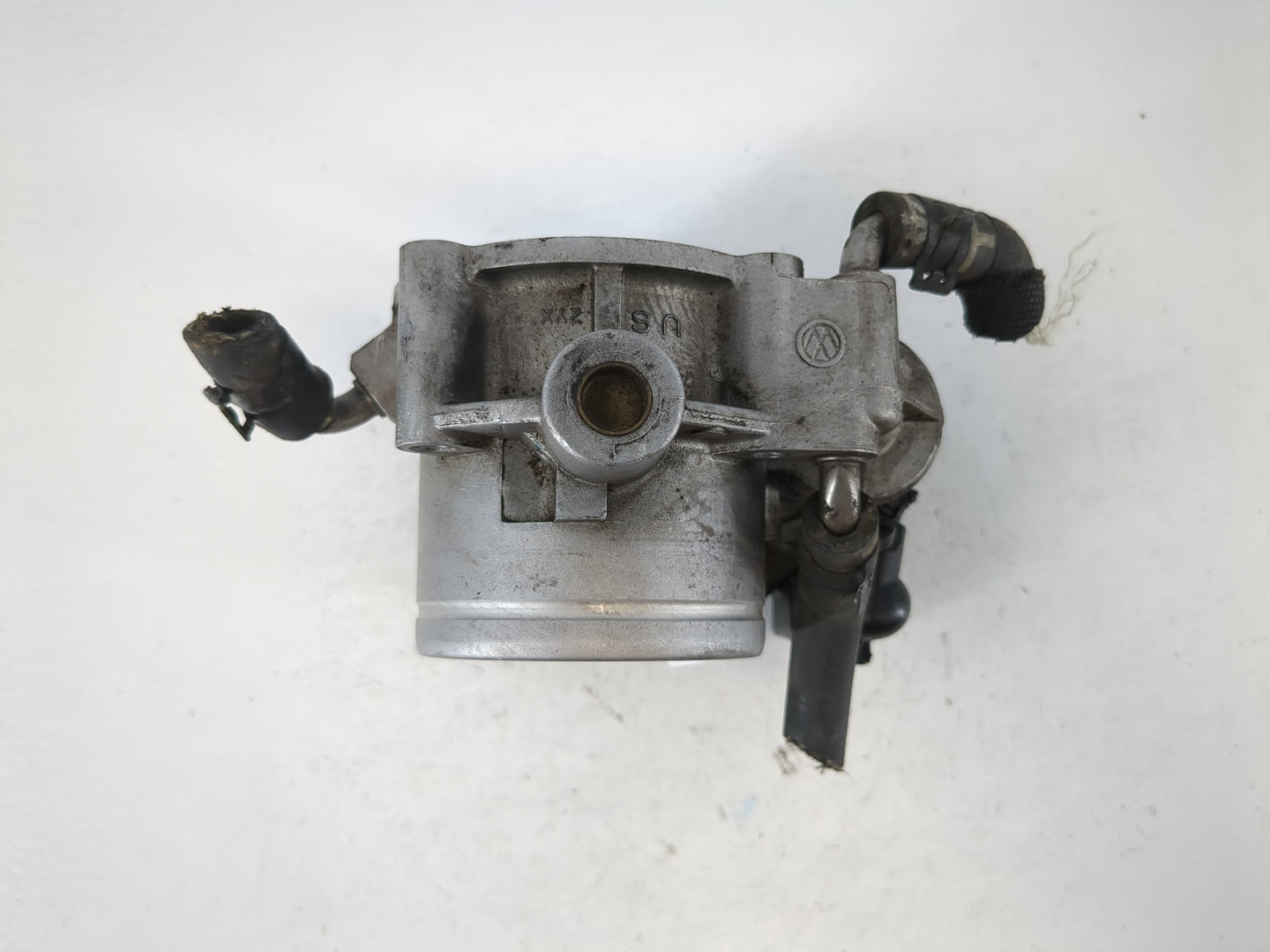 2006 Volkswagen Rabbit Throttle Body P/N:07K 133 062 B Fits Fits 2005 OEM Used Auto Parts - Oemusedautoparts1.com