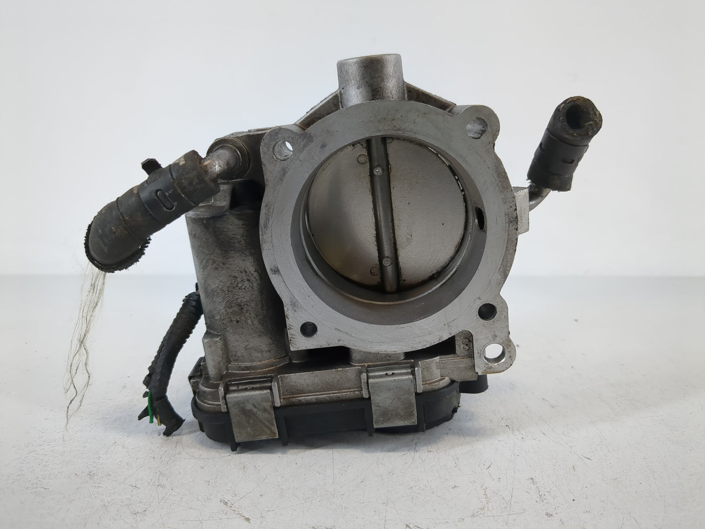 2006 Volkswagen Rabbit Throttle Body P/N:07K 133 062 B Fits Fits 2005 OEM Used Auto Parts - Oemusedautoparts1.com