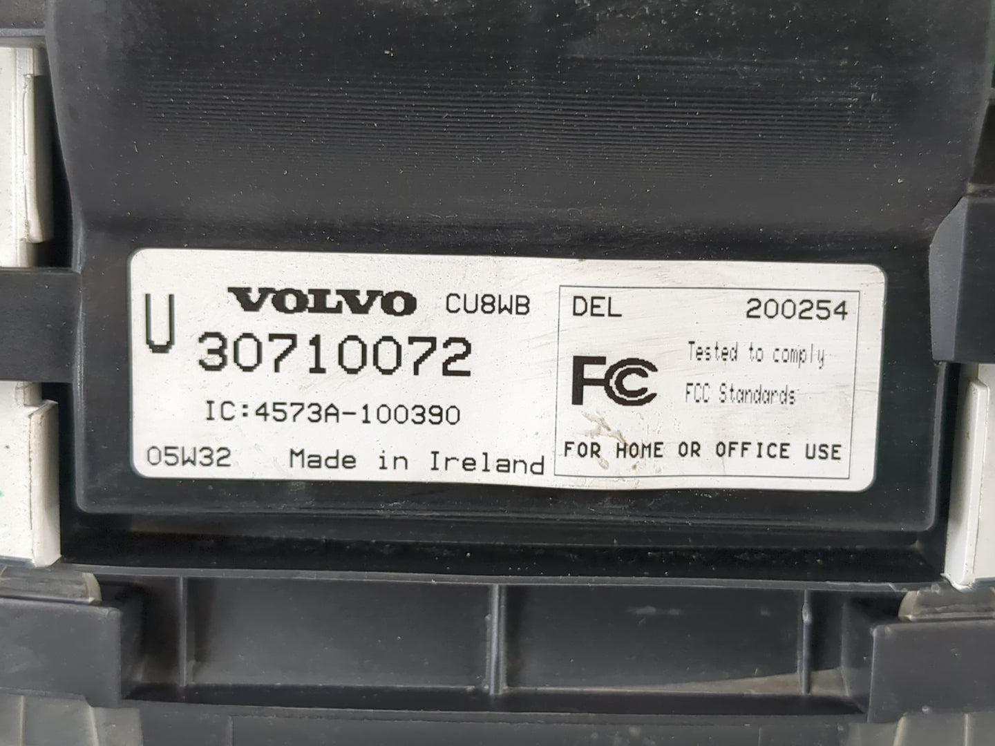 2004-2007 Volvo S40 Instrument Cluster Speedometer Gauges P/N:30710072 Fits Fits 2004 2005 2006 2007 OEM Used Auto Parts - O