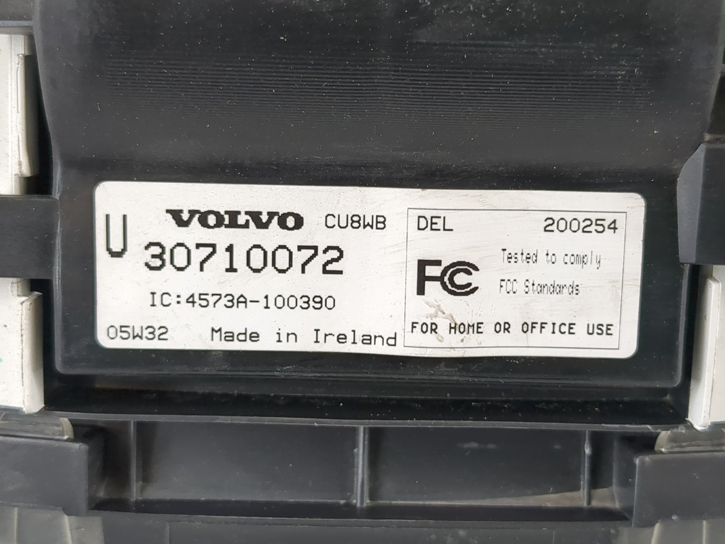 2004-2007 Volvo S40 Instrument Cluster Speedometer Gauges P/N:30710072 Fits Fits 2004 2005 2006 2007 OEM Used Auto Parts - O