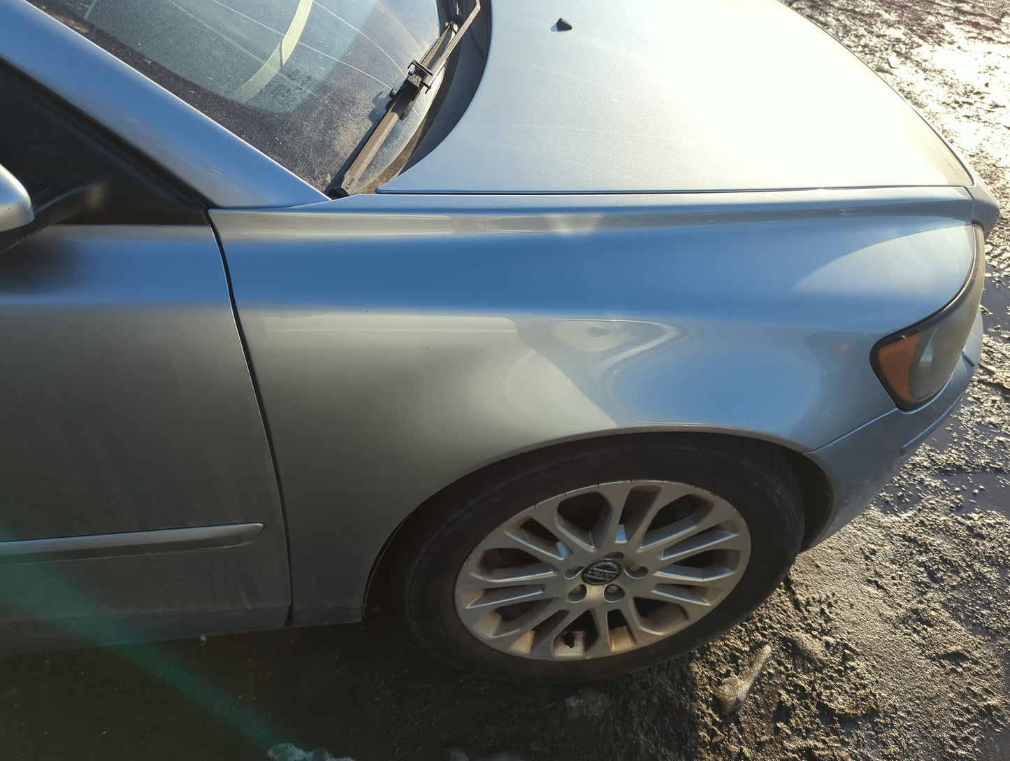 2004-2011 Volvo S40 Passenger Fender - Oemusedautoparts1.com
