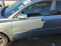 2004-2011 Volvo S40 Driver Front Door Oem - Oemusedautoparts1.com