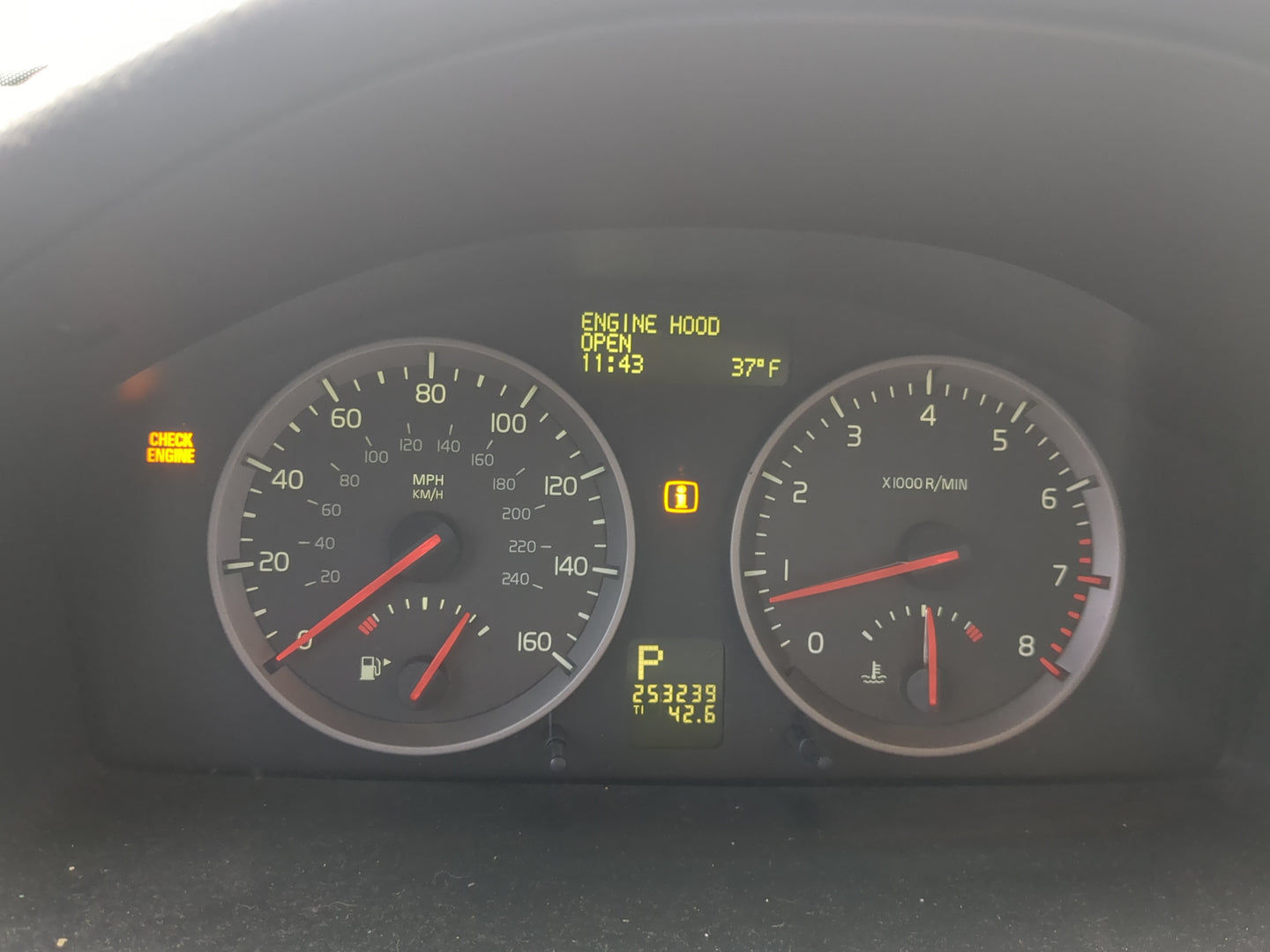 2004-2007 Volvo S40 Instrument Cluster Speedometer Gauges Miles:253K Fits Fits 2004 2005 2006 2007 OEM Used Auto Parts - Oem