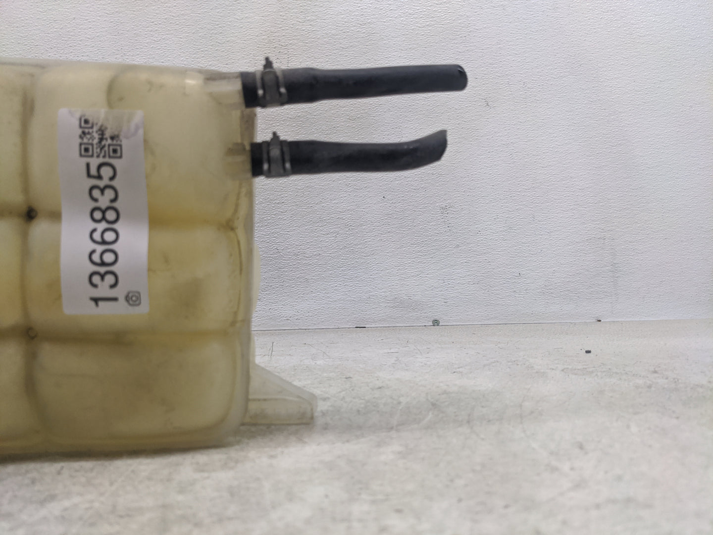 2004-2011 Volvo S40 Radiator Coolant Overflow Expansion Tank Bottle 1366835 - Oemusedautoparts1.com