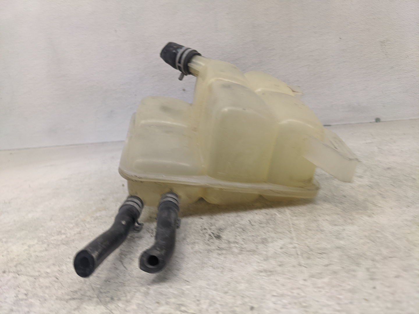2004-2011 Volvo S40 Radiator Coolant Overflow Expansion Tank Bottle 1366835 - Oemusedautoparts1.com