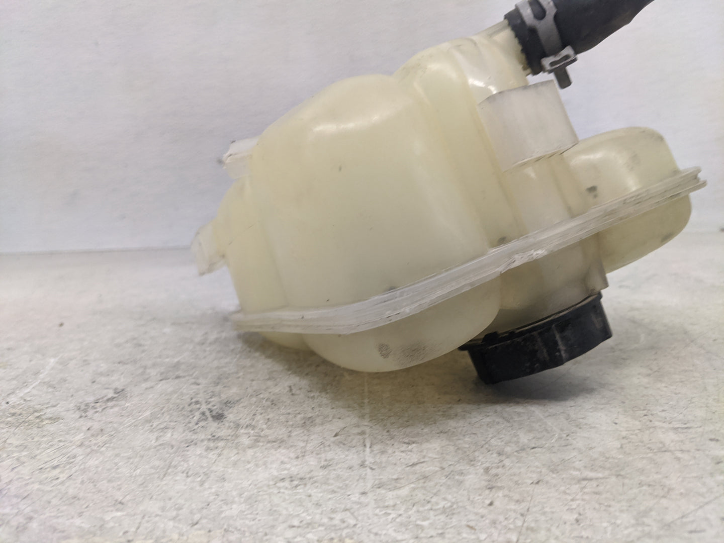 2004-2011 Volvo S40 Radiator Coolant Overflow Expansion Tank Bottle 1366835 - Oemusedautoparts1.com
