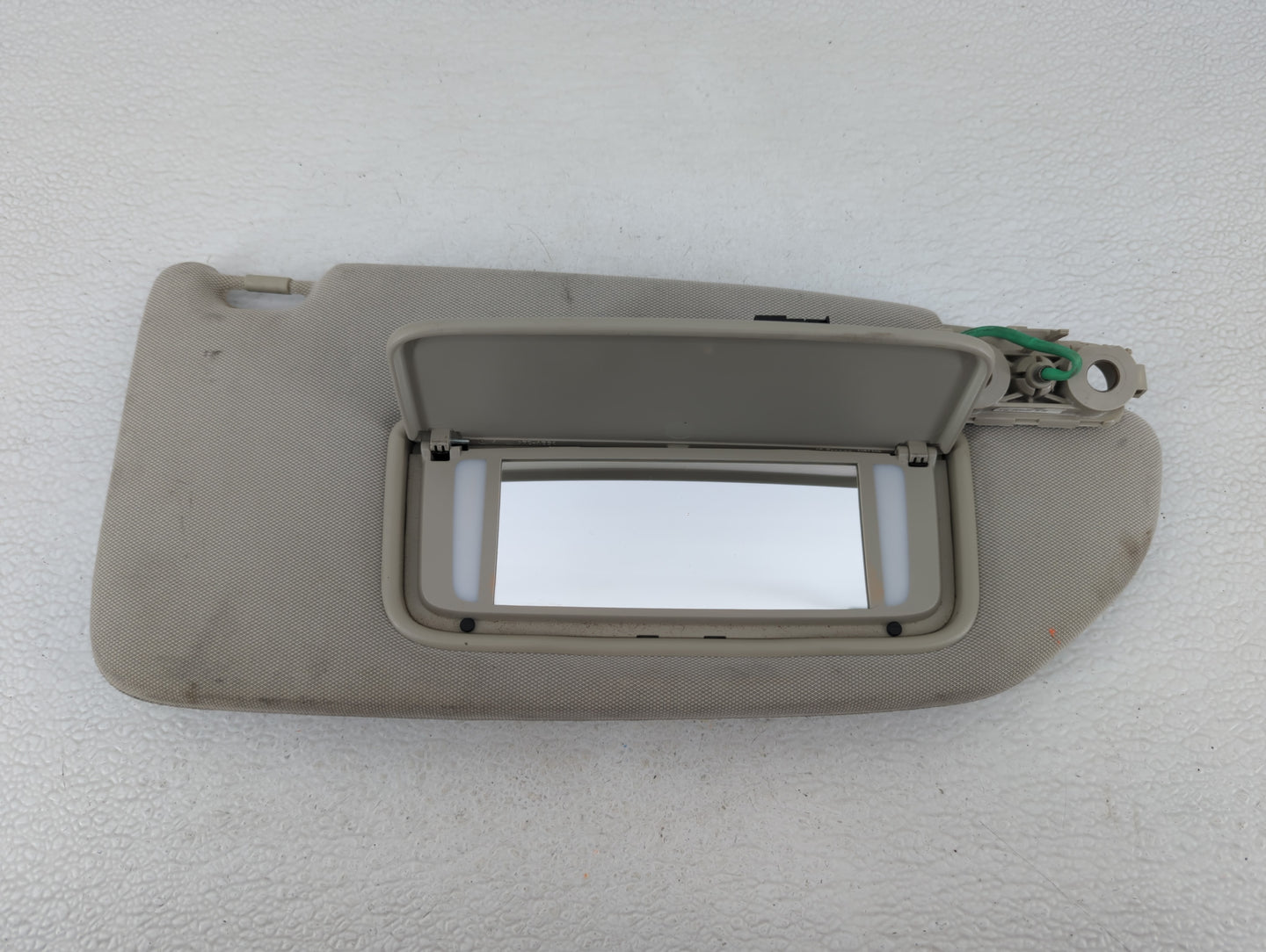 2004-2006 Volvo S40 Sun Visor Shade Replacement Passenger Right Mirror Fits Fits 2004 2005 2006 OEM Used Auto Parts - Oemuse