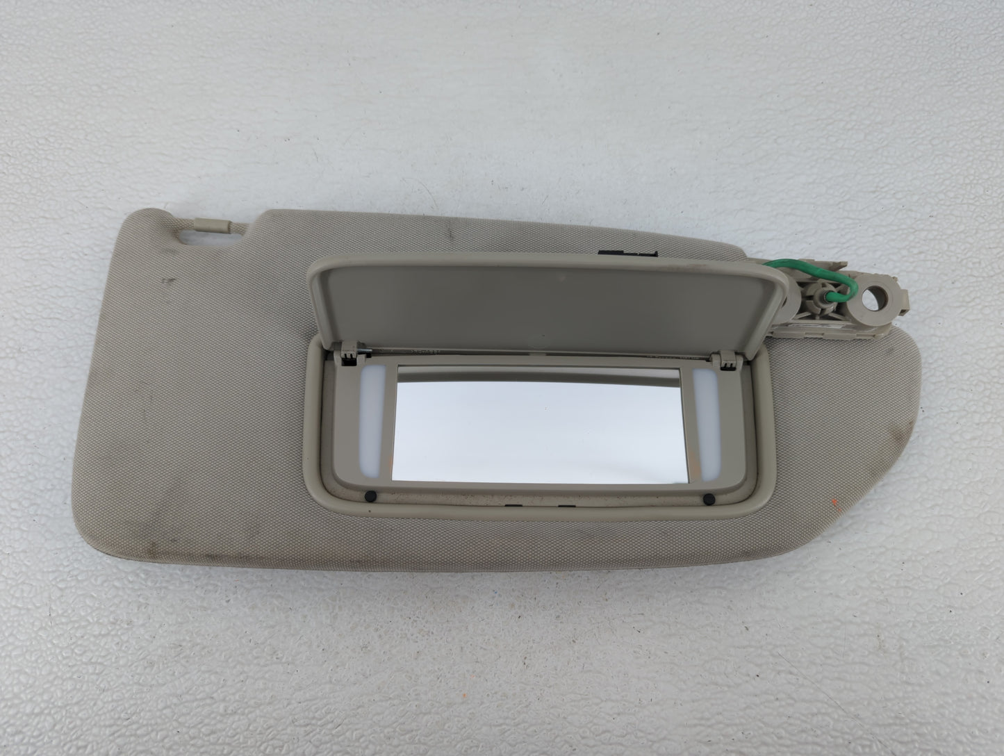 2004-2006 Volvo S40 Sun Visor Shade Replacement Passenger Right Mirror Fits Fits 2004 2005 2006 OEM Used Auto Parts - Oemuse