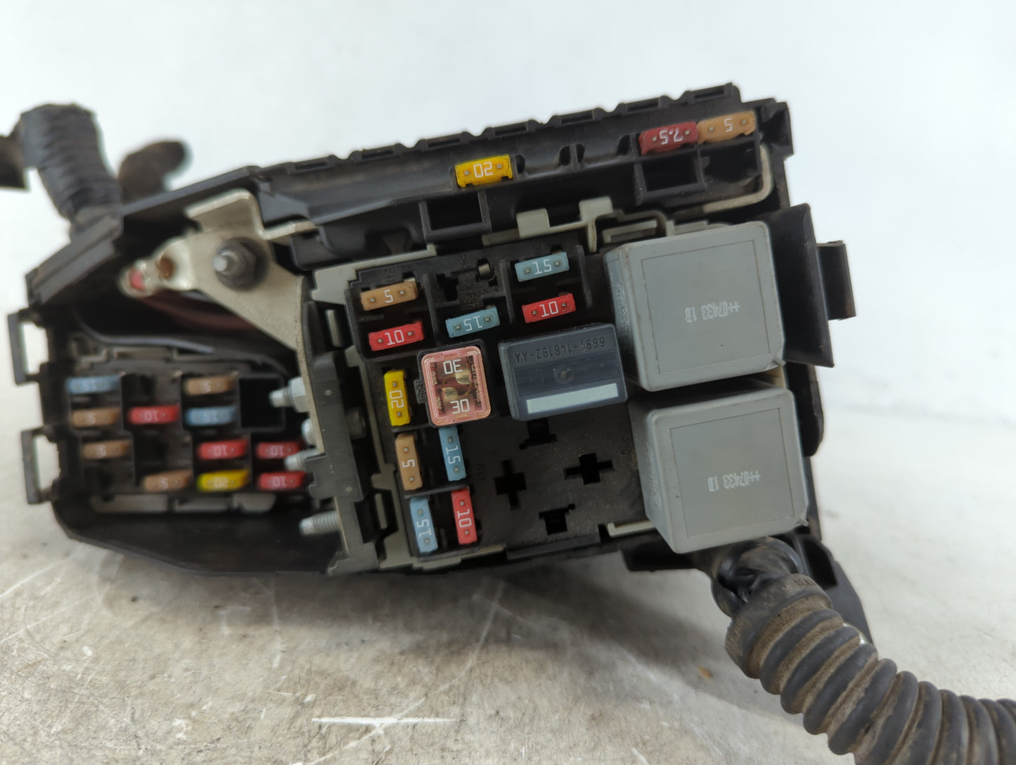 2005-2008 Volvo S80 Fusebox Fuse Box Panel Relay Module P/N:6G9T-14A076-L Fits Fits 2005 2006 2007 2008 2009 OEM Used Auto P
