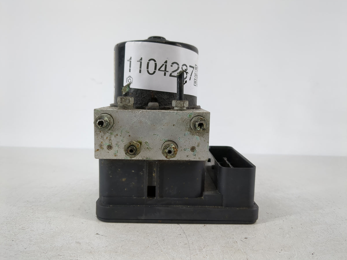 2006 Volvo V40 Anti-Lock Brake ABS Pump Module Actuator OEM P/N:30672503 Fits Fits 2005 2007 OEM Used Auto Parts - Oemusedau