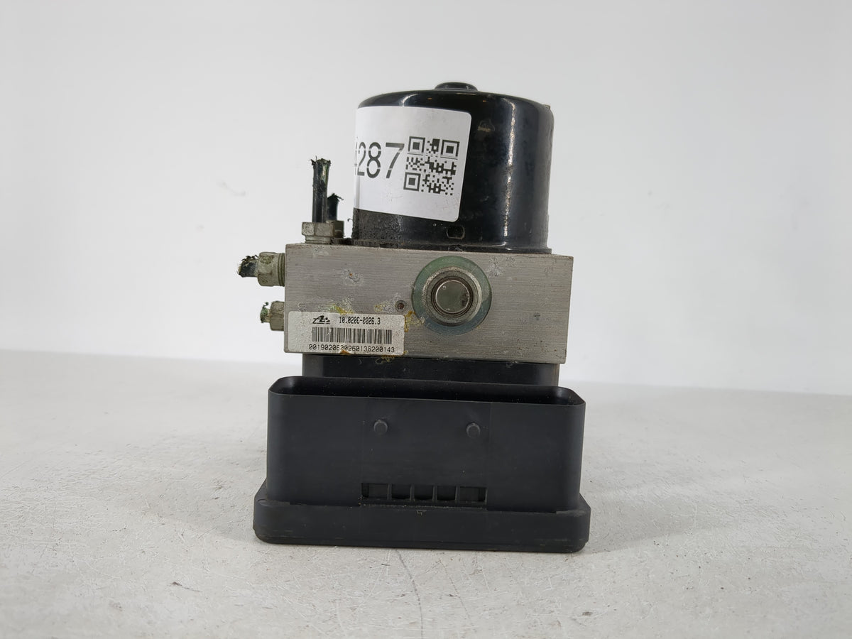 2006 Volvo V40 Anti-Lock Brake ABS Pump Module Actuator OEM P/N:30672503 Fits Fits 2005 2007 OEM Used Auto Parts - Oemusedau