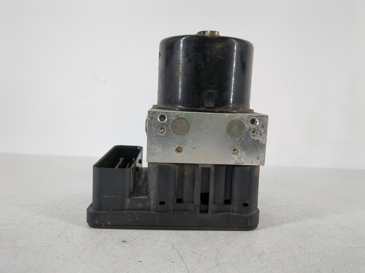 2006 Volvo V40 Anti-Lock Brake ABS Pump Module Actuator OEM P/N:30672503 Fits Fits 2005 2007 OEM Used Auto Parts - Oemusedau