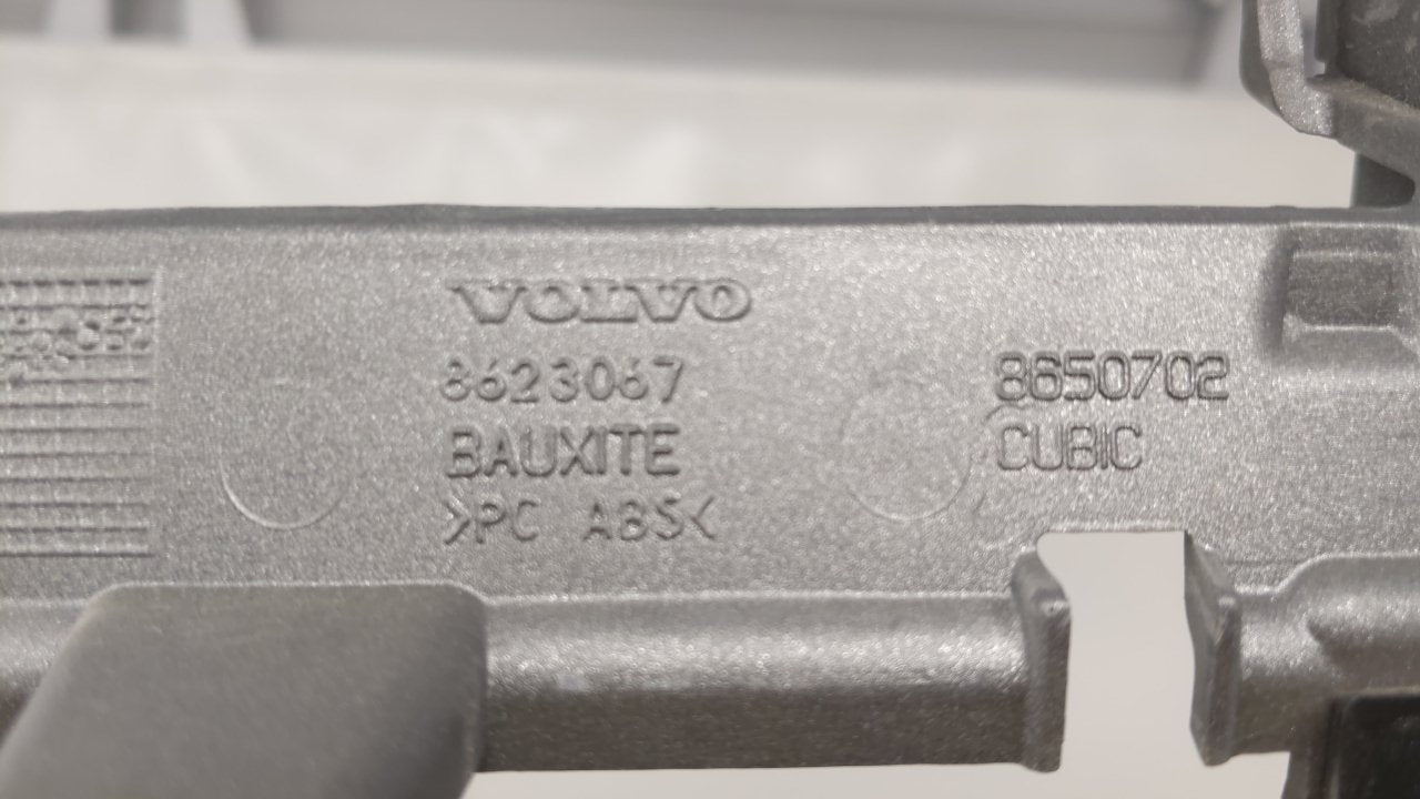 Volvo V40 Radio Control Panel - Oemusedautoparts1.com