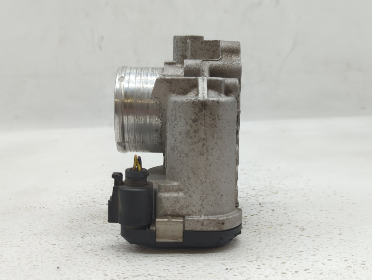 2006 Volvo V40 Throttle Body P/N:7S7G-9F991-B7A Fits Fits 2004 2005 2007 2008 2009 2010 OEM Used Auto Parts - Oemusedautopar