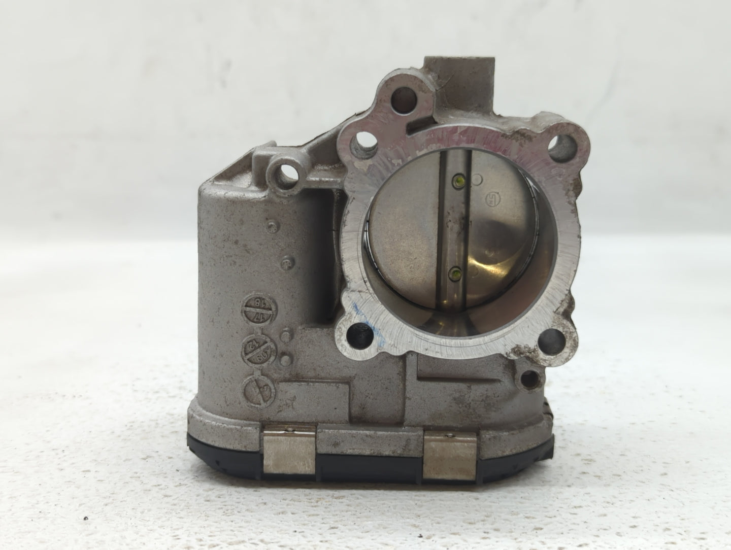 2006 Volvo V40 Throttle Body P/N:7S7G-9F991-B7A Fits Fits 2004 2005 2007 2008 2009 2010 OEM Used Auto Parts - Oemusedautopar