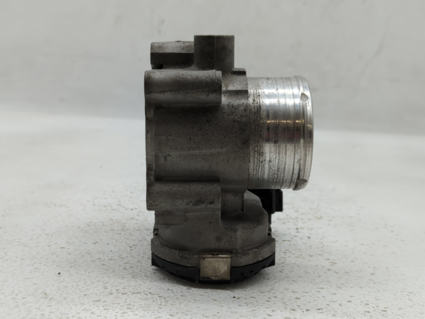 2006 Volvo V40 Throttle Body P/N:7S7G-9F991-B7A Fits Fits 2004 2005 2007 2008 2009 2010 OEM Used Auto Parts - Oemusedautopar