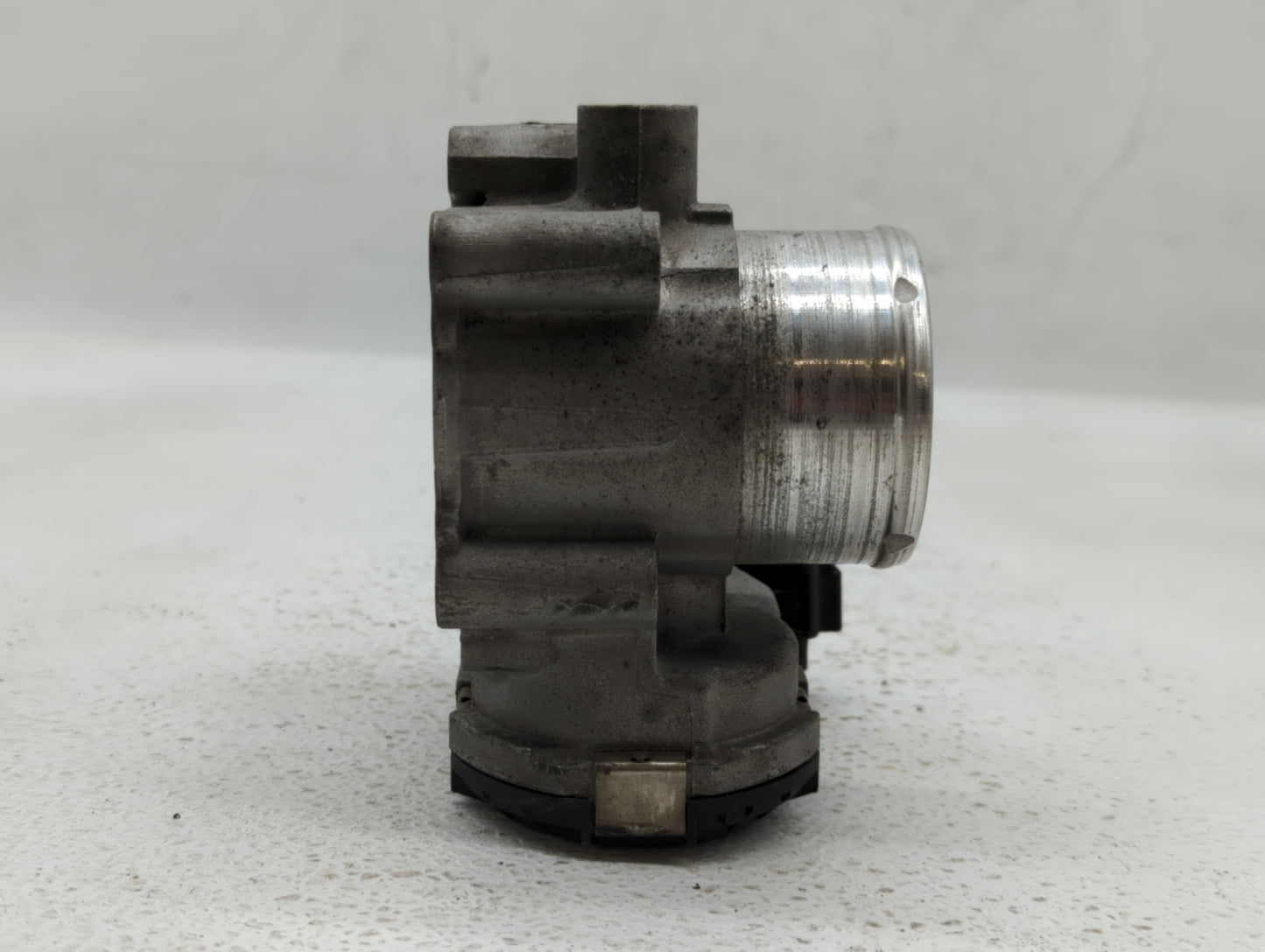 2006 Volvo V40 Throttle Body P/N:7S7G-9F991-B7A Fits Fits 2004 2005 2007 2008 2009 2010 OEM Used Auto Parts - Oemusedautopar