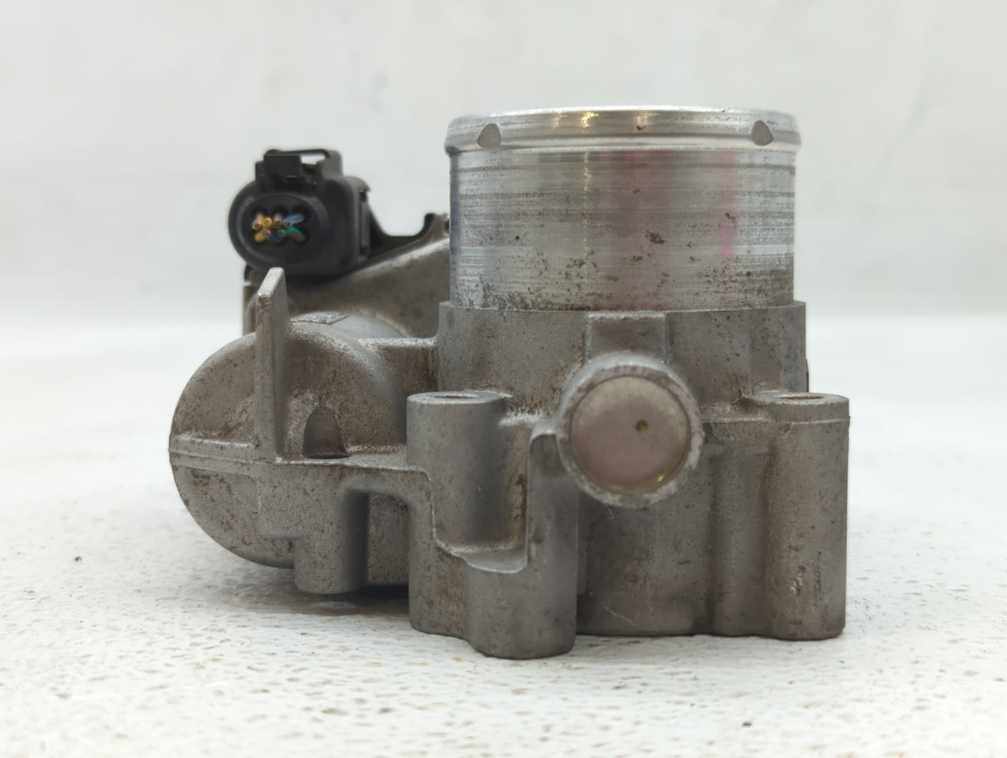 2006 Volvo V40 Throttle Body P/N:7S7G-9F991-B7A Fits Fits 2004 2005 2007 2008 2009 2010 OEM Used Auto Parts - Oemusedautopar