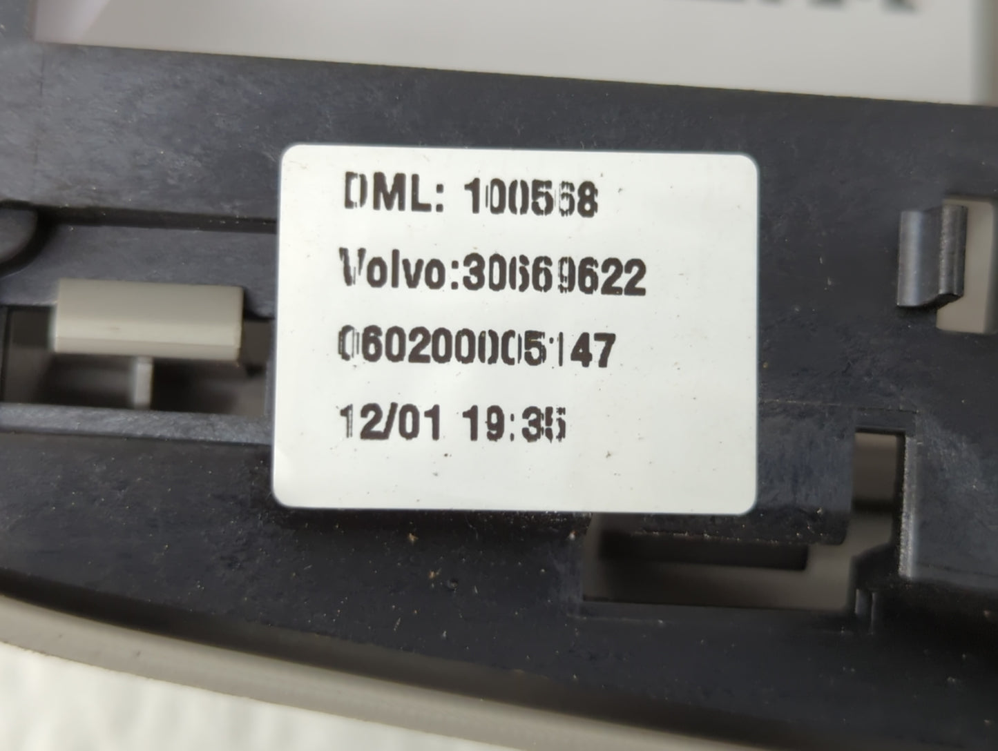 2006 Volvo V60 Overhead Roof Console Interior Dome Light - Oemusedautoparts1.com