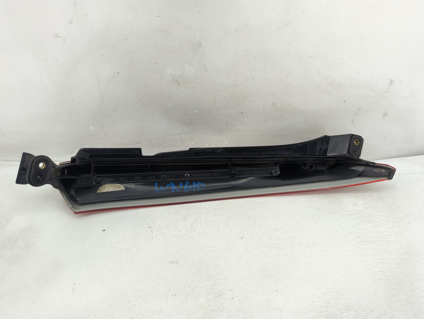 2003-2006 Volvo Xc90 Tail Light Assembly Driver Left OEM P/N:157617 Fits Fits 2003 2004 2005 2006 OEM Used Auto Parts - Oemu