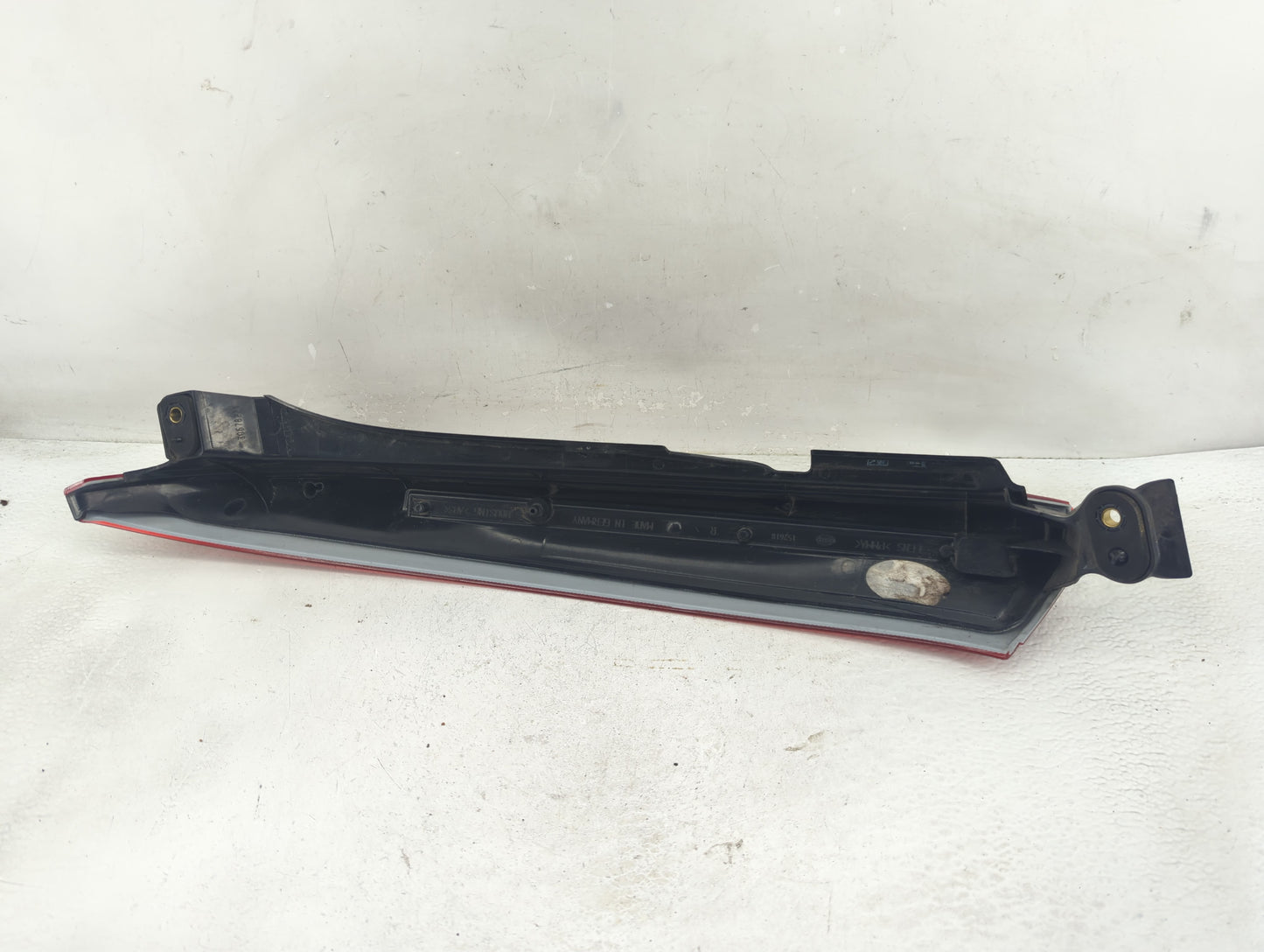 2003-2006 Volvo Xc90 Tail Light Assembly Passenger Right OEM P/N:157618 Fits Fits 2003 2004 2005 2006 OEM Used Auto Parts - 