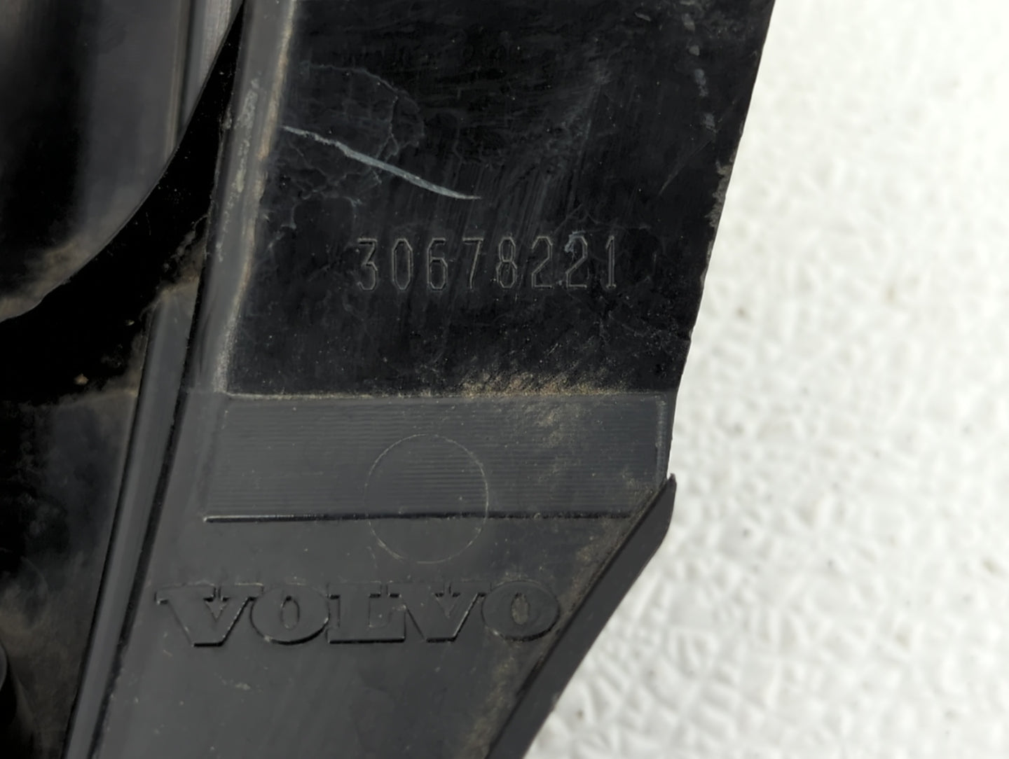 2003-2006 Volvo Xc90 Tail Light Assembly Passenger Right OEM P/N:9483772 30678221 Fits Fits 2003 2004 2005 2006 OEM Used Aut