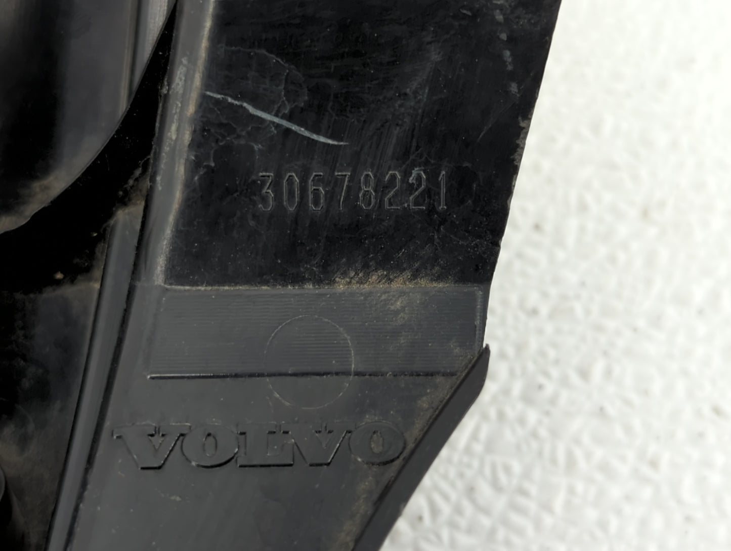 2003-2006 Volvo Xc90 Tail Light Assembly Passenger Right OEM P/N:9483772 30678221 Fits Fits 2003 2004 2005 2006 OEM Used Aut