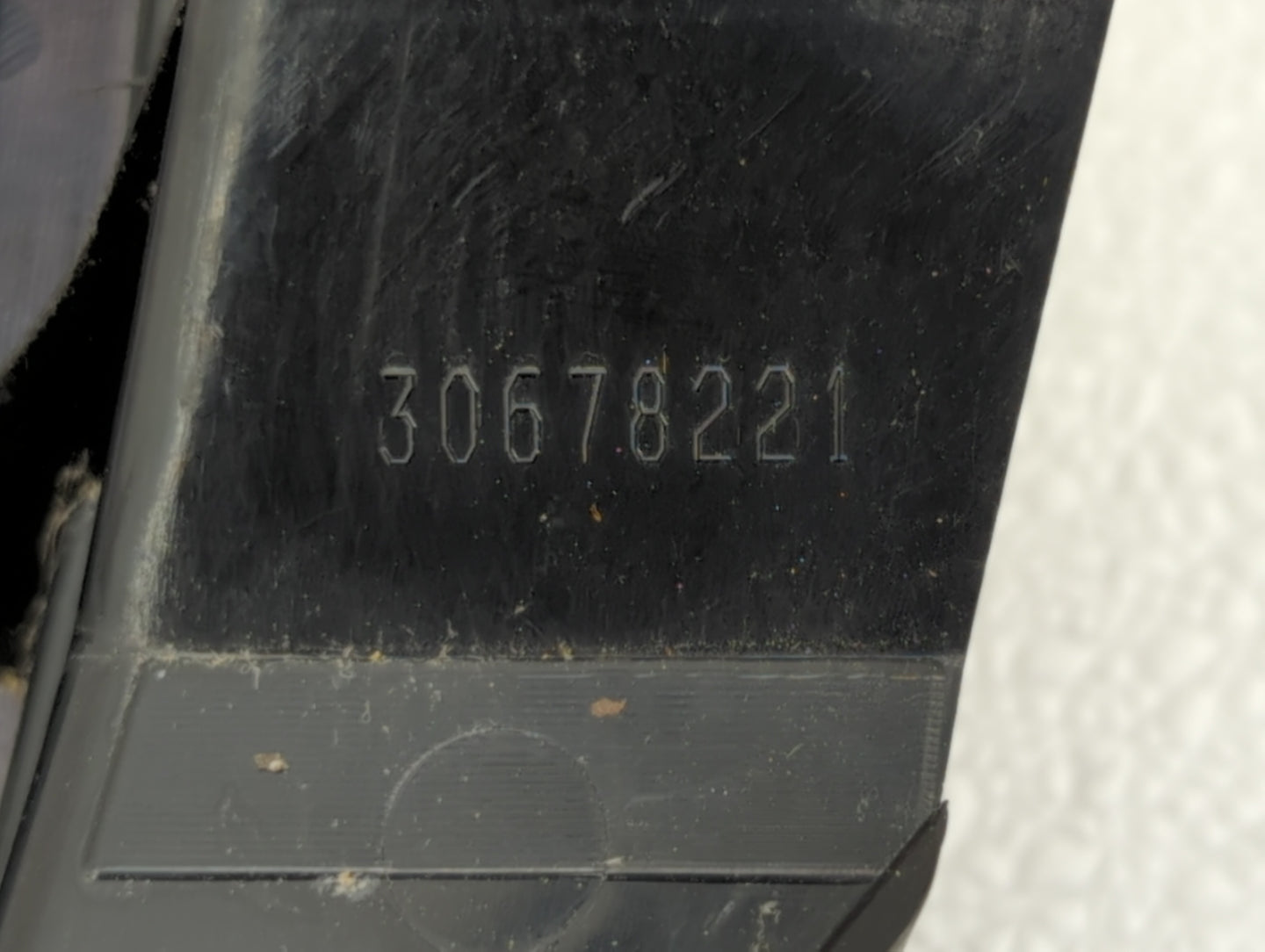 2003-2006 Volvo Xc90 Tail Light Assembly Passenger Right OEM P/N:30678221 157618, 9483772 Fits Fits 2003 2004 2005 2006 OEM 