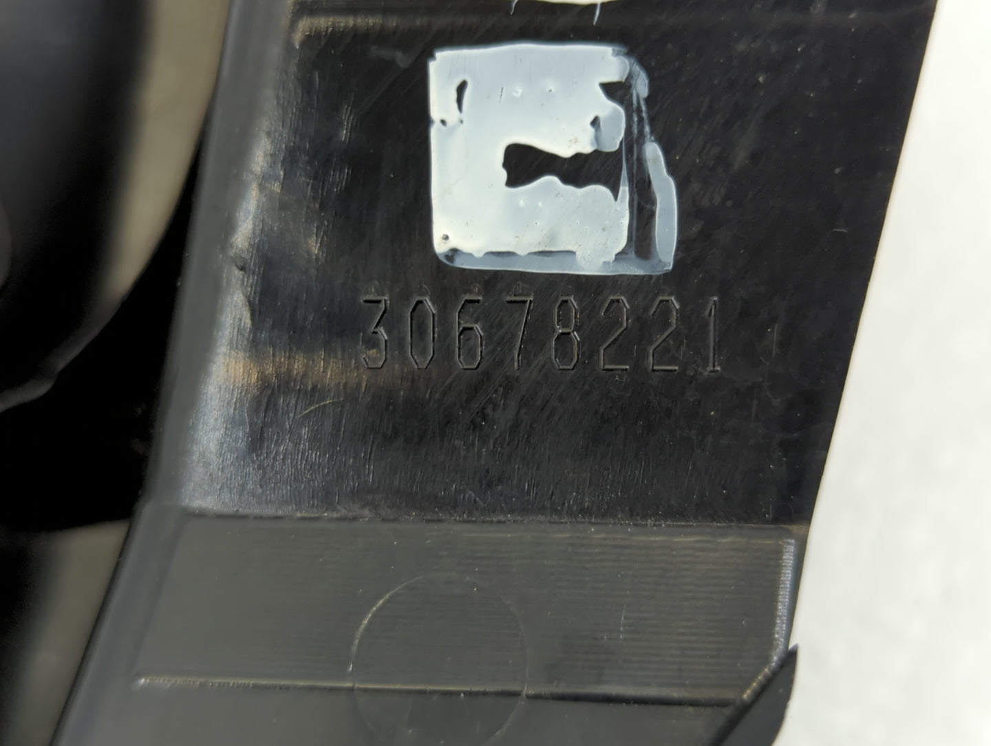 2003-2006 Volvo Xc90 Tail Light Assembly Passenger Right OEM P/N:30678221 Fits Fits 2003 2004 2005 2006 OEM Used Auto Parts 